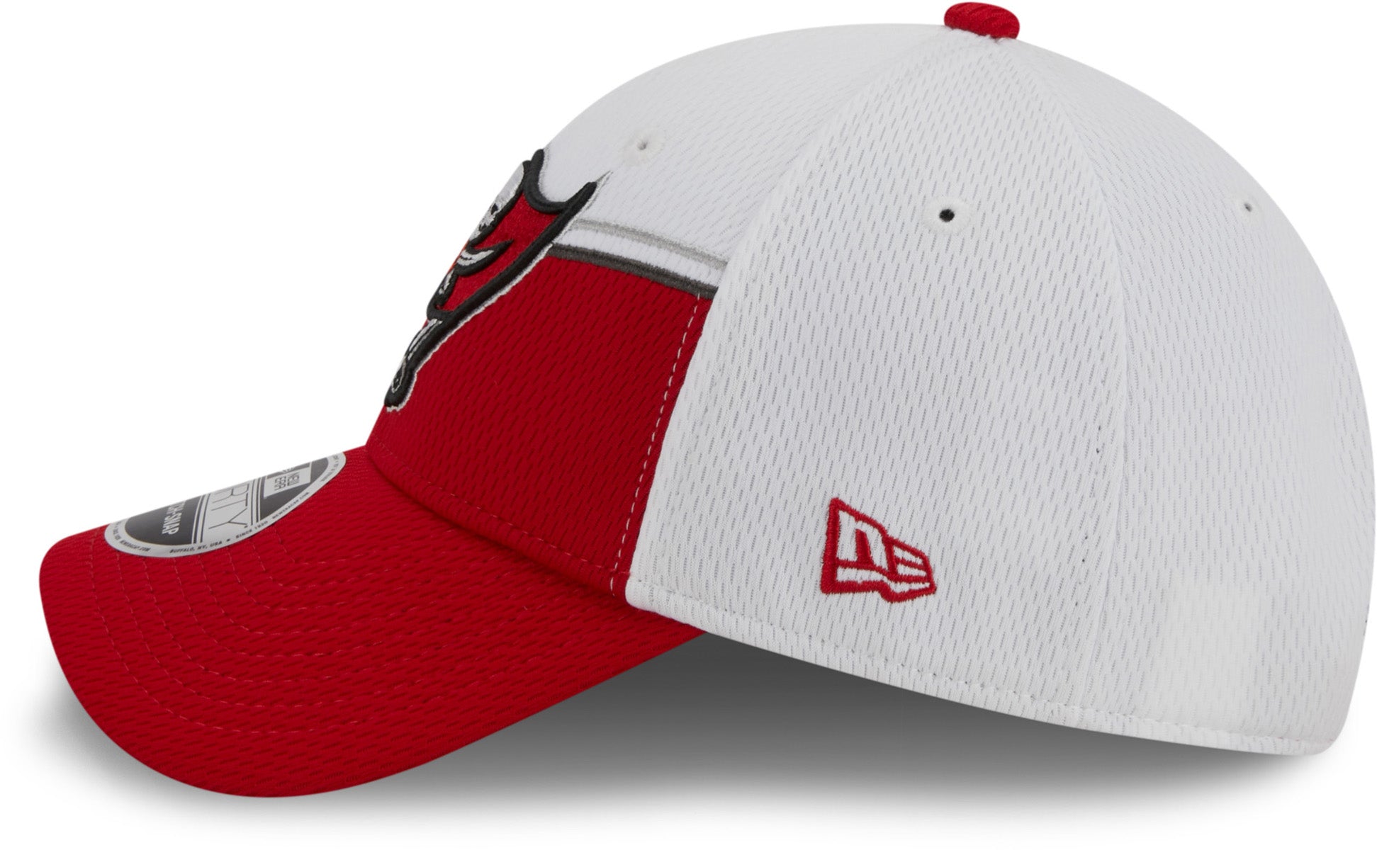 Tampa Bay Buccaneers NFL Sideline 2023 White 9FORTY Stretch Snap Cap